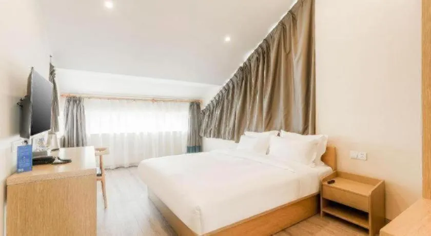 Bed in ZMAX Hotels Wuhan East Lake