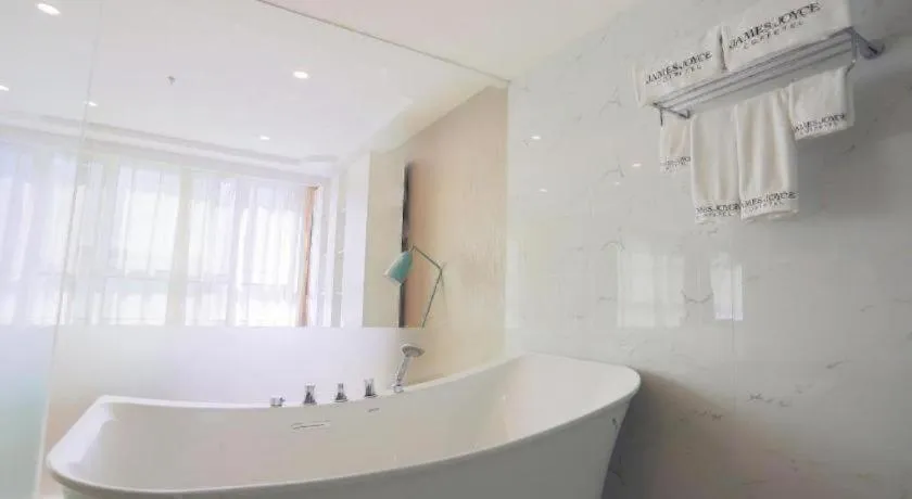 James Joyce Coffetel Jilin Railway Station Fortune Plaza