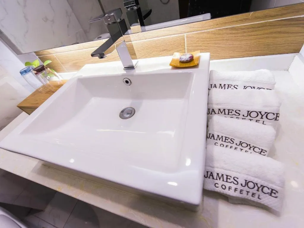 James Joyce Coffetel Jilin Railway Station Fortune Plaza