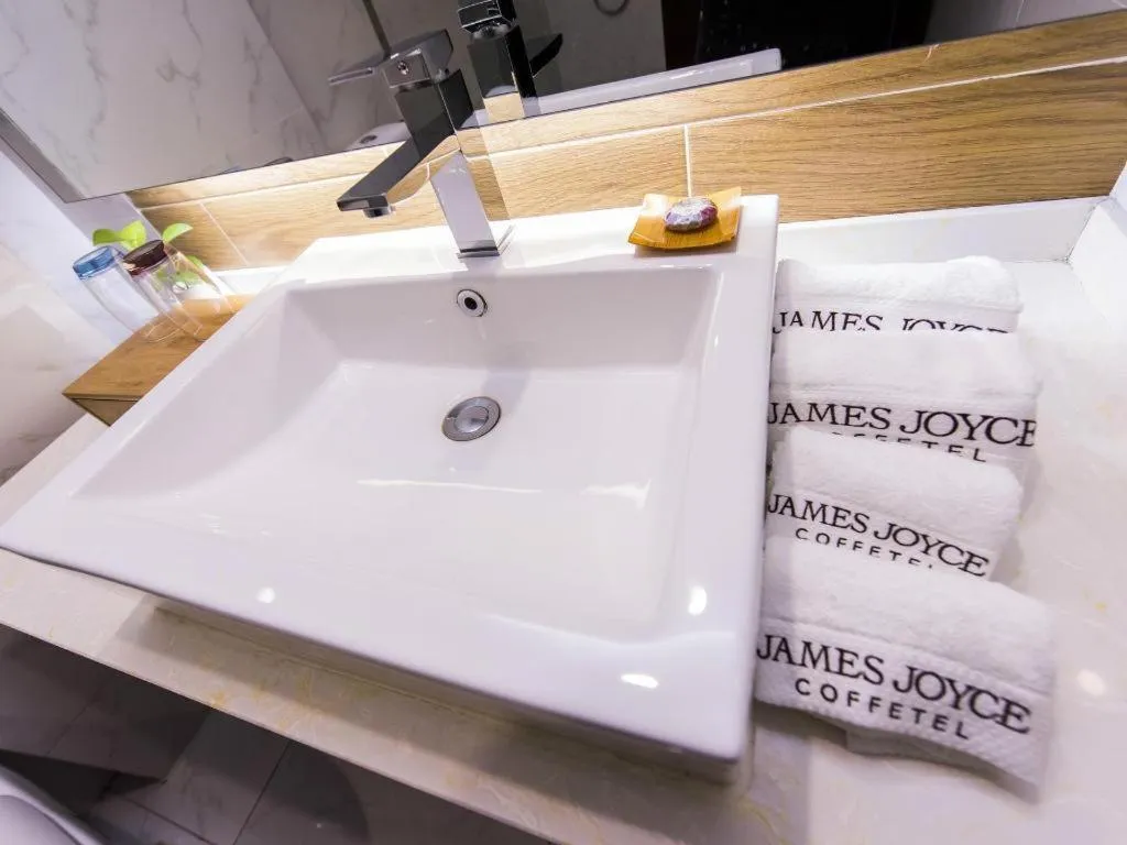 James Joyce Coffetel Jilin Railway Station Fortune Plaza