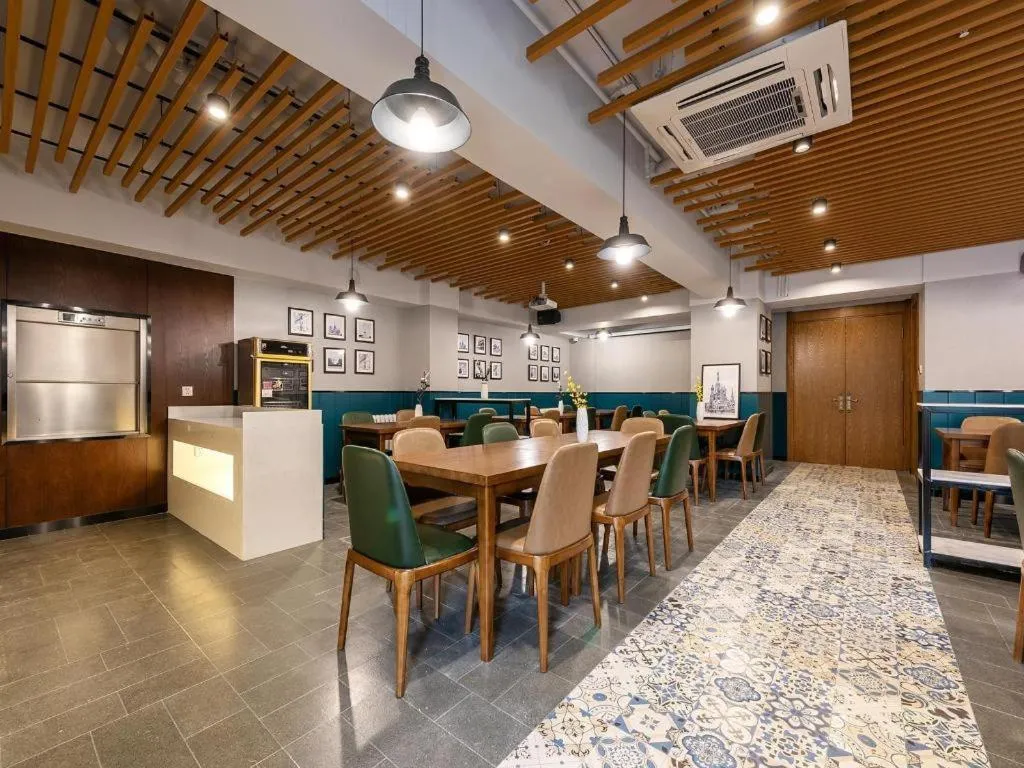 James Joyce Coffetel Harbin West High-speed Railway Station Wanda Plaza