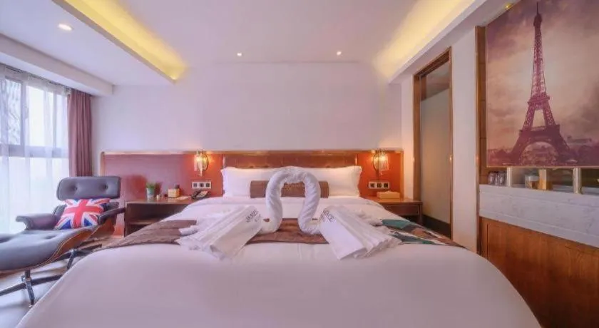 Bed in James Joyce Coffetel Wuhan Gutian Er Road Metro Station