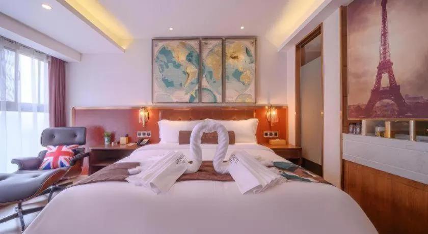 Bed in James Joyce Coffetel Wuhan Gutian Er Road Metro Station