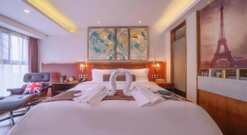 Bed in James Joyce Coffetel Wuhan Gutian Er Road Metro Station