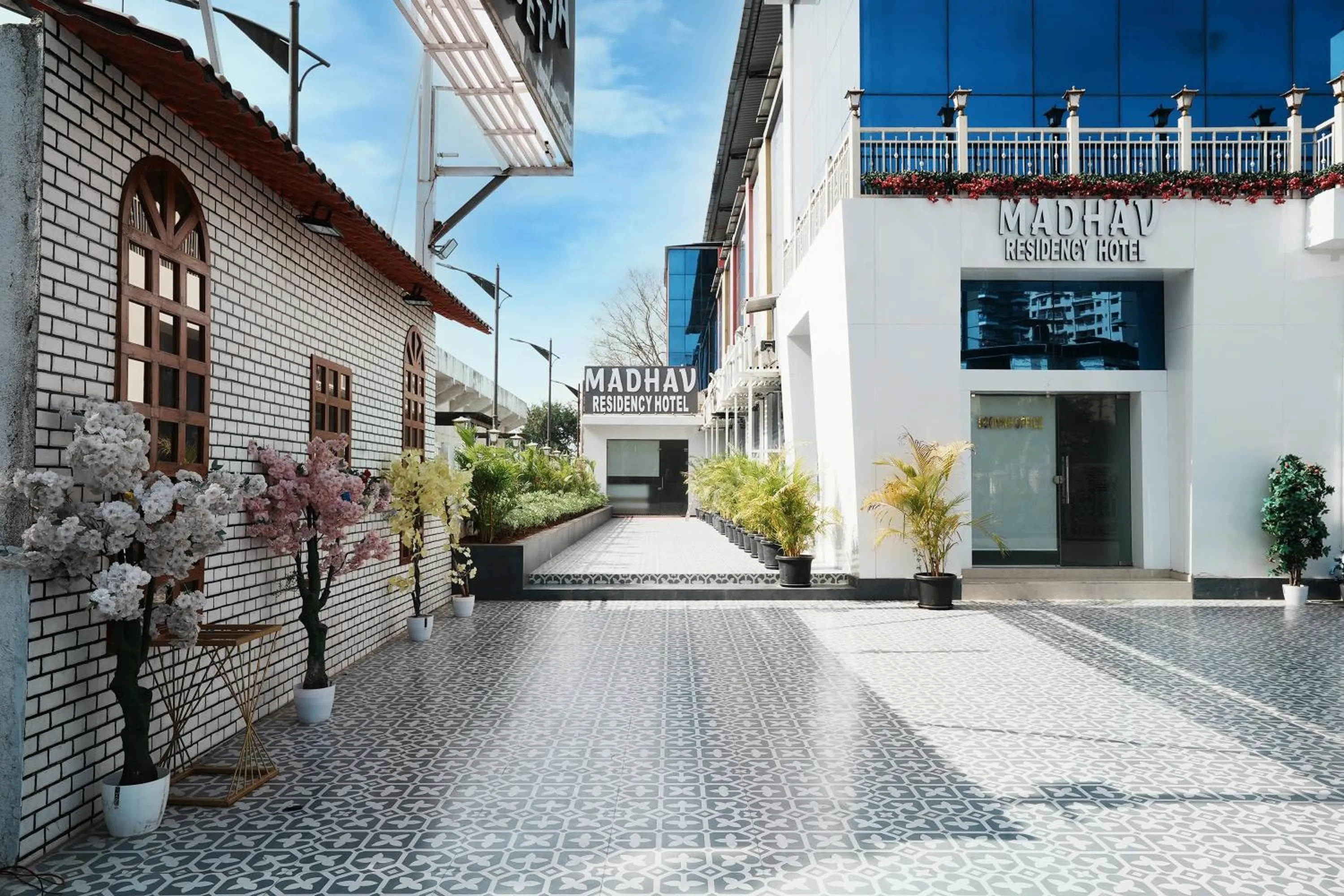 Property building in Madhav Residency Hotel & Banquet, Kalyan, Mumbai