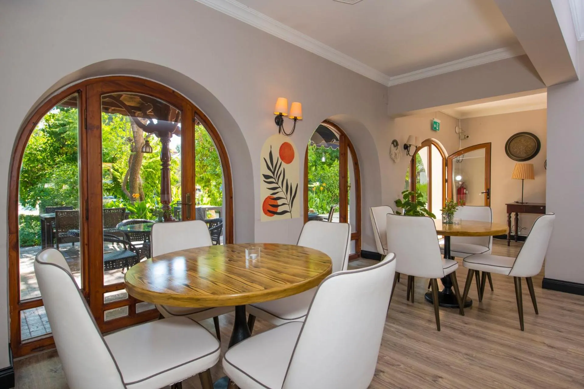 Restaurant/places to eat in Akkent Garden Hotel