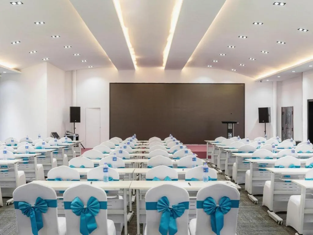 Xana Hotelle Tangshan North Railway Station