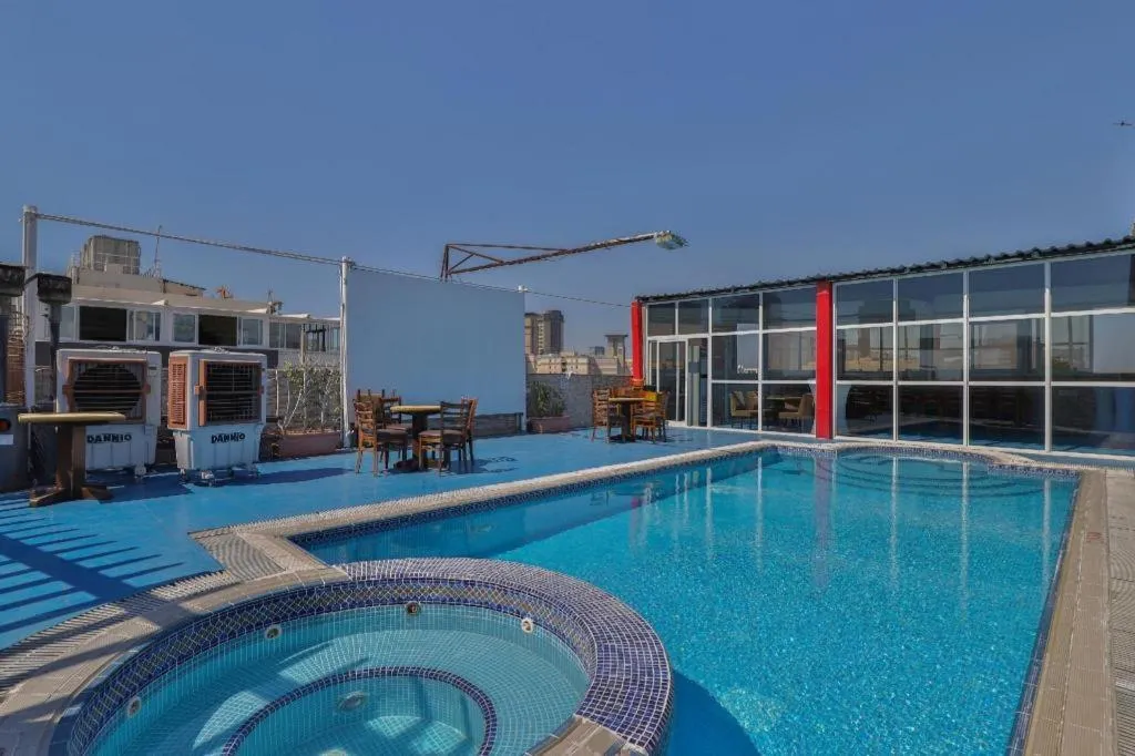 OYO 482 Sun And Sands Downtown