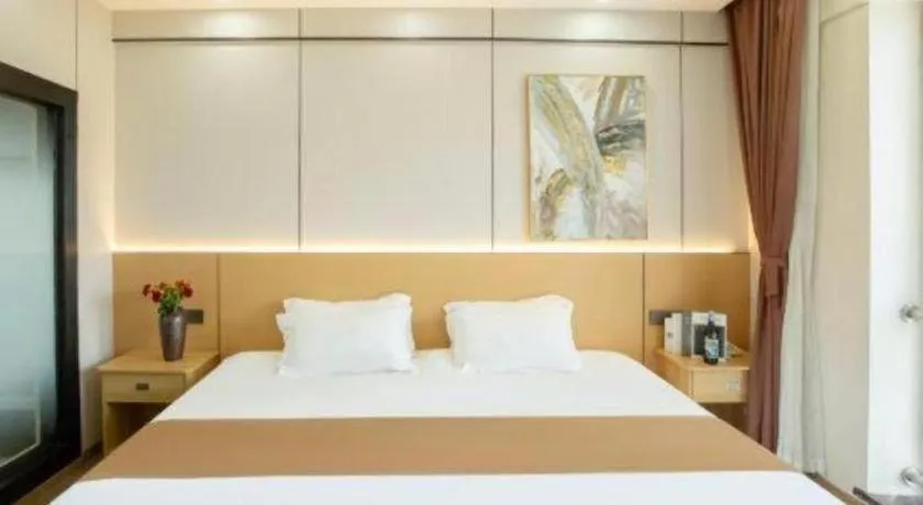 Bed in Guilin Wanjing Hotel