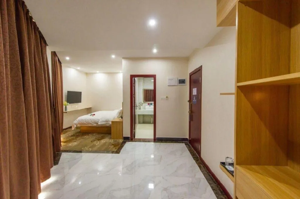 Bed in Guilin Wanjing Hotel