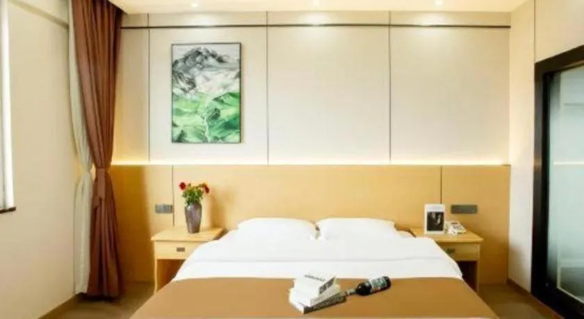 Bed in Guilin Wanjing Hotel