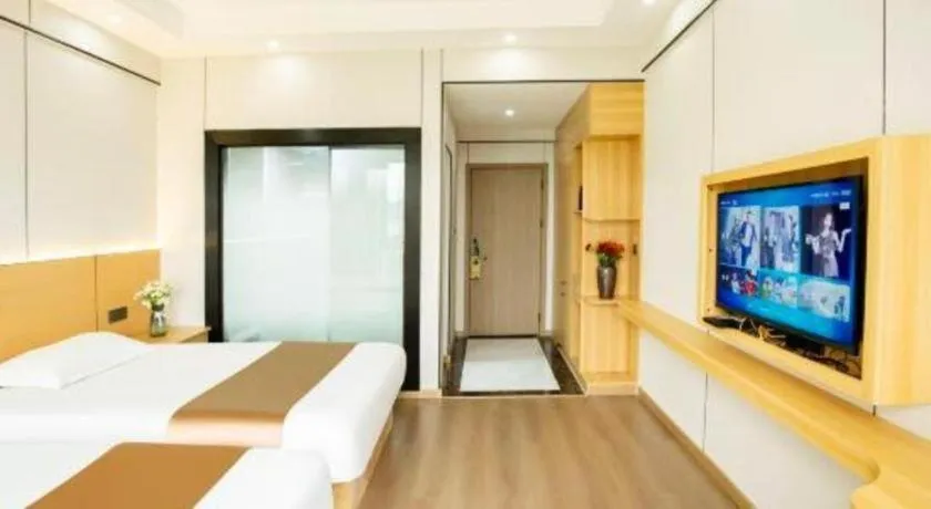 Bed in Guilin Wanjing Hotel