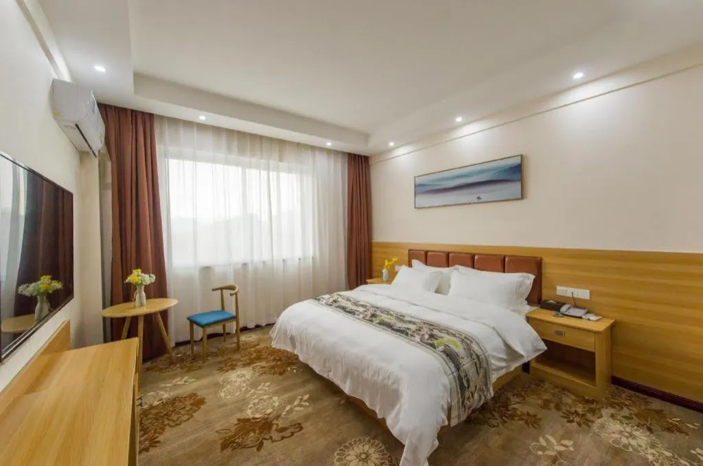 Bed in Guilin Wanjing Hotel