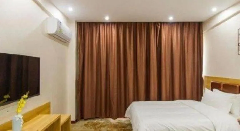 Bed in Guilin Wanjing Hotel