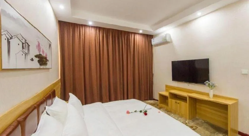 Bed in Guilin Wanjing Hotel