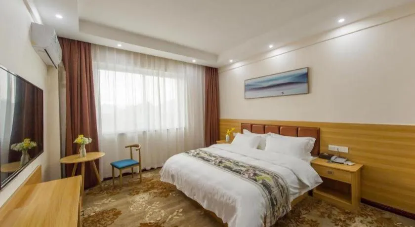 Bed in Guilin Wanjing Hotel