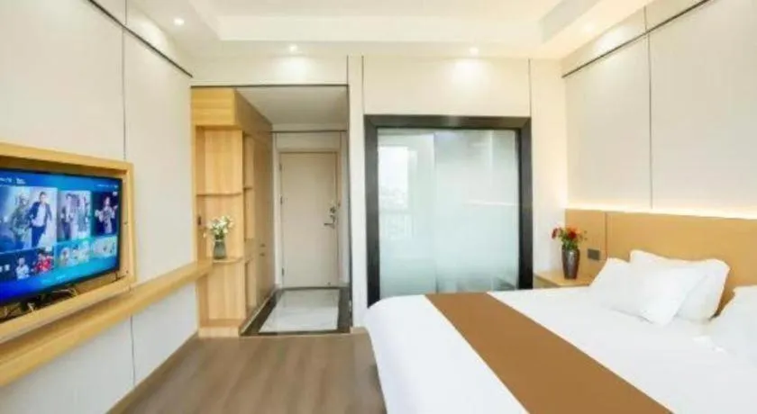 Bed in Guilin Wanjing Hotel