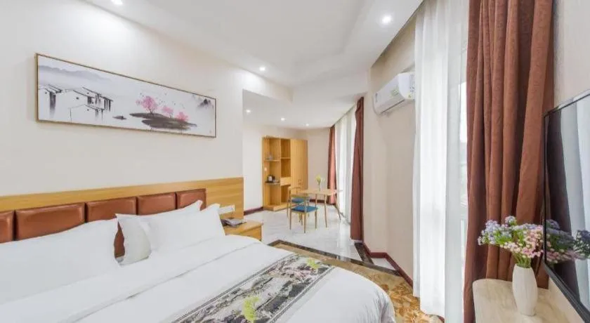 Bed in Guilin Wanjing Hotel