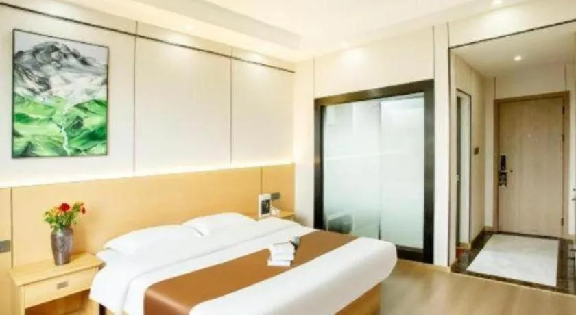 Bed in Guilin Wanjing Hotel