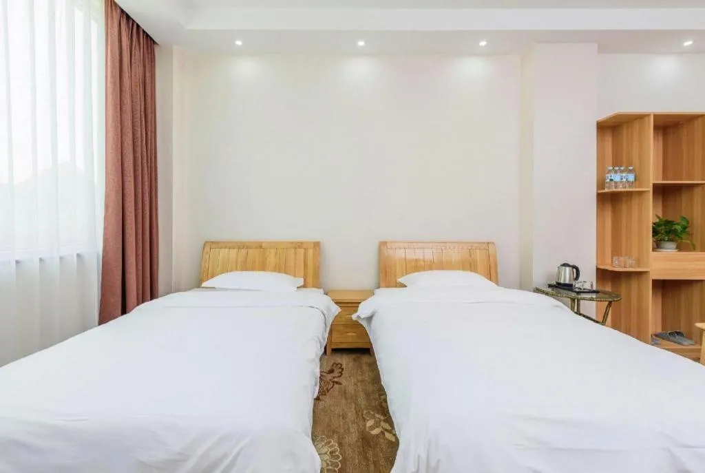 Bed in Guilin Wanjing Hotel