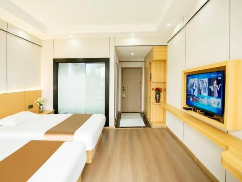 Bed in Guilin Wanjing Hotel