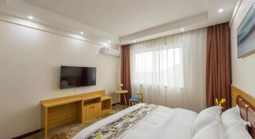 Bed in Guilin Wanjing Hotel