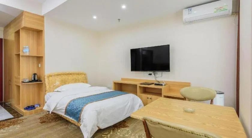 Bed in Guilin Wanjing Hotel