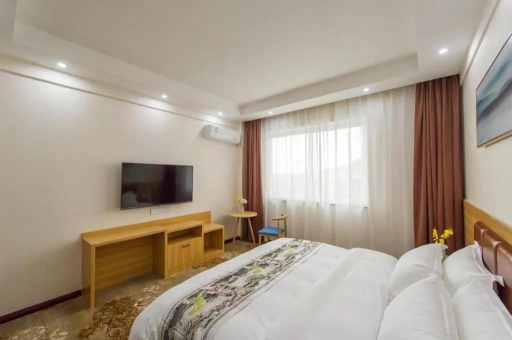 Bed in Guilin Wanjing Hotel