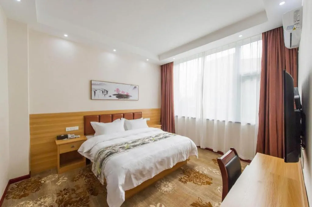 Bed in Guilin Wanjing Hotel