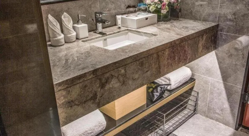 The Hotel V Nanjing Lishui