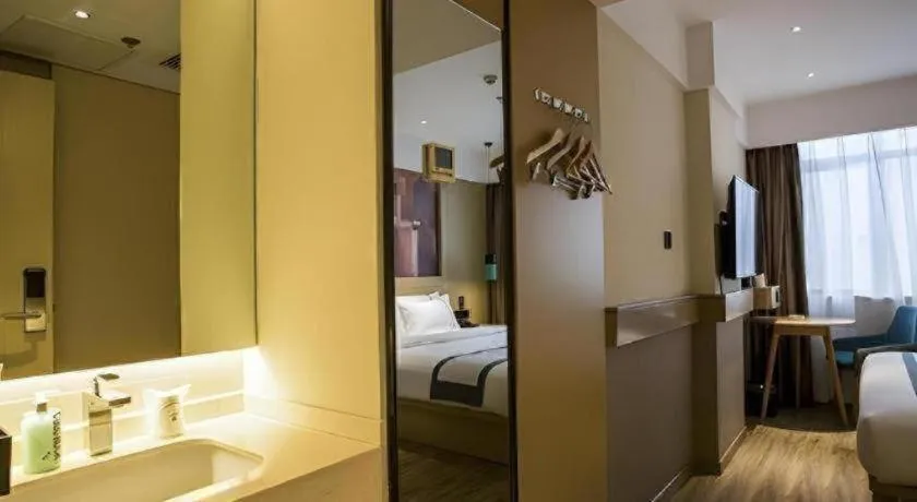 Bed in City Comfort Inn Changsha Huangxing Avenue Airport Longhua Metro Station