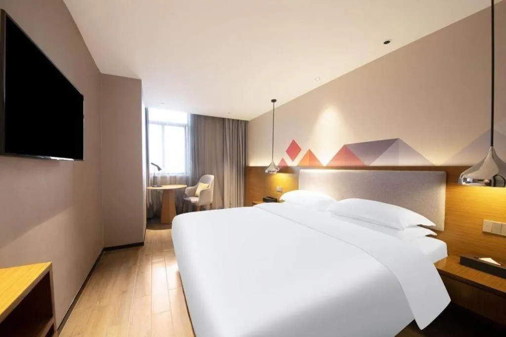 Bed in Borrman Hotel Zhanjiang Wuchuan Jinsha Plaza