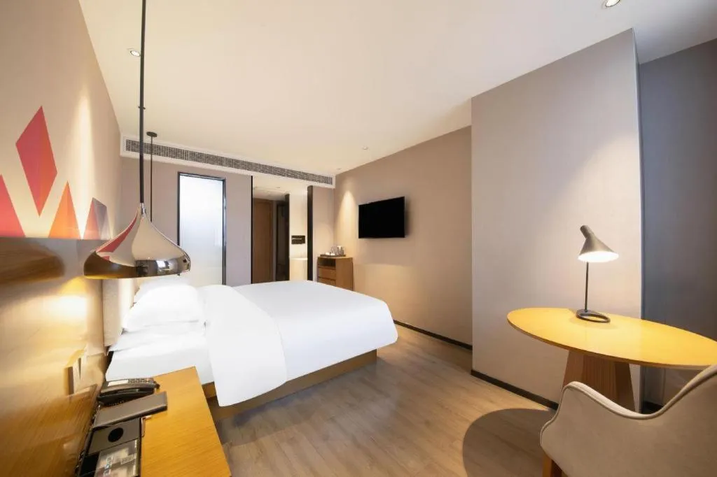 Bed in Borrman Hotel Zhanjiang Wuchuan Jinsha Plaza