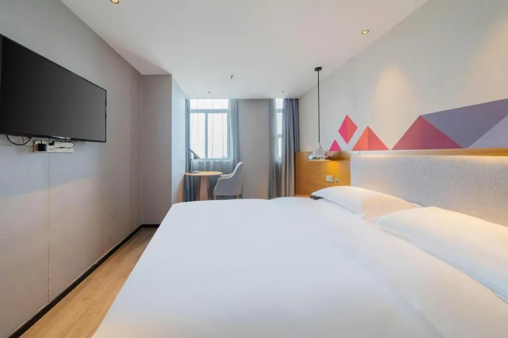 Bed in Borrman Hotel Zhanjiang Wuchuan Jinsha Plaza