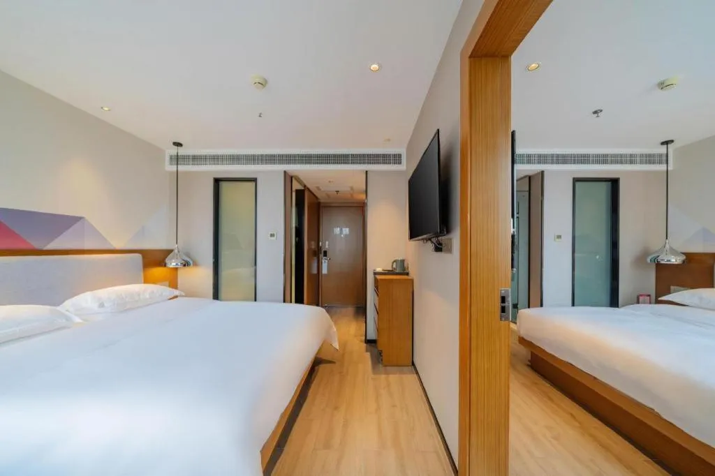 Bed in Borrman Hotel Zhanjiang Wuchuan Jinsha Plaza