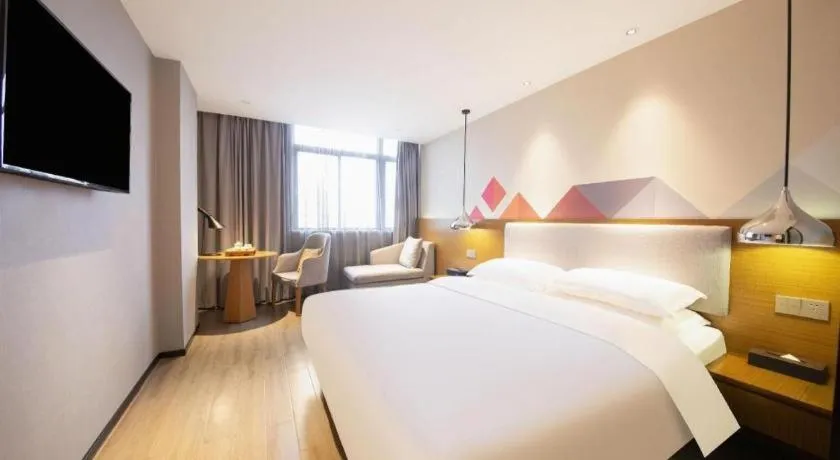 Bed in Borrman Hotel Zhanjiang Wuchuan Jinsha Plaza
