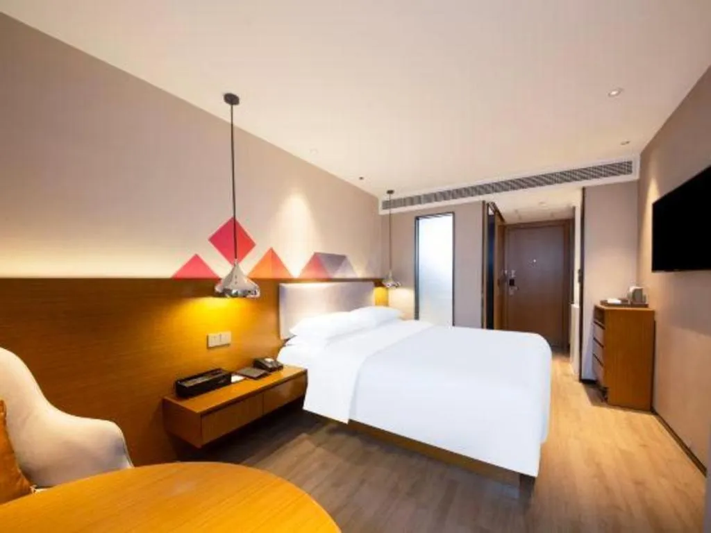 Bed in Borrman Hotel Zhanjiang Wuchuan Jinsha Plaza