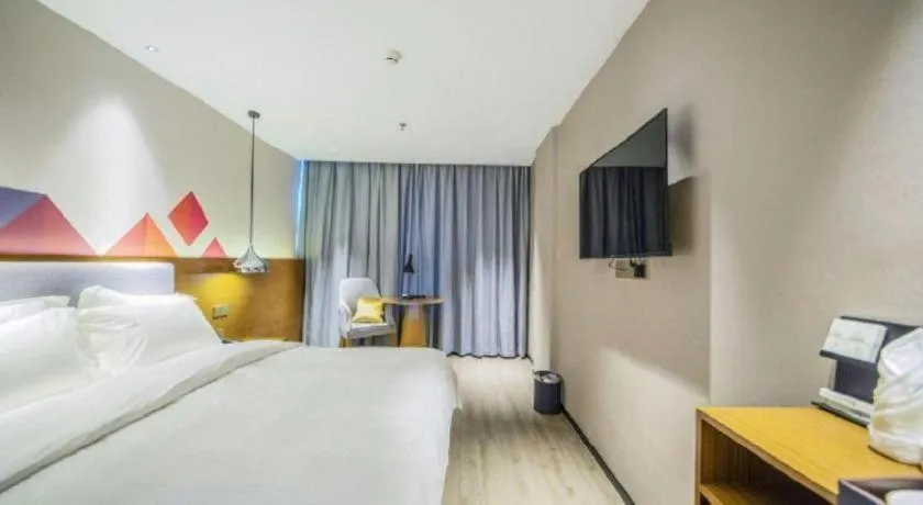 Bed in Borrman Hotel Zhanjiang Wuchuan Jinsha Plaza