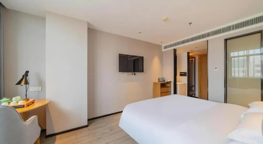 Bed in Borrman Hotel Zhanjiang Wuchuan Jinsha Plaza