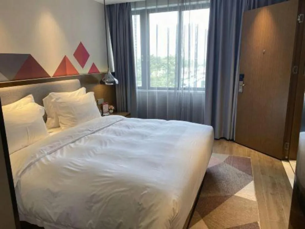 Bed in Borrman Hotel Zhanjiang Wuchuan Jinsha Plaza