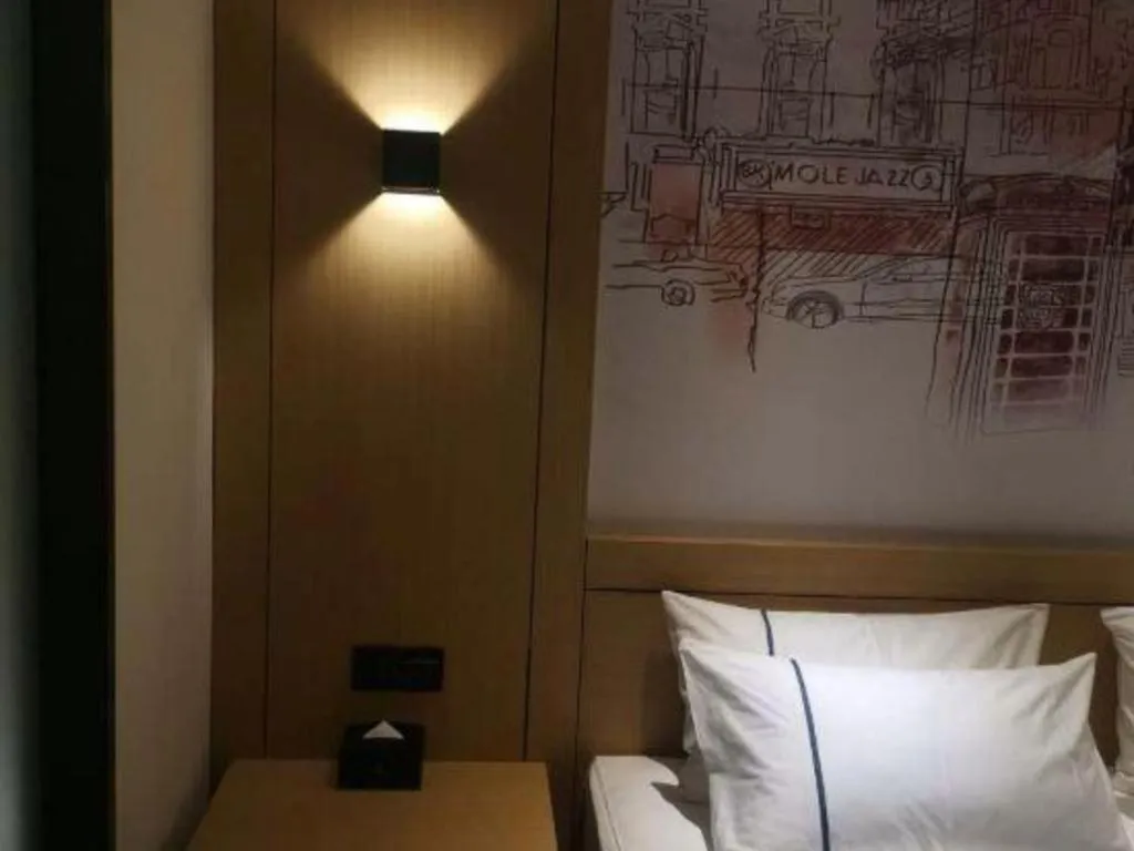 Bed in City Comfort Inn Dongguan Liaobu Jingtai Jiarong Shopping Plaza