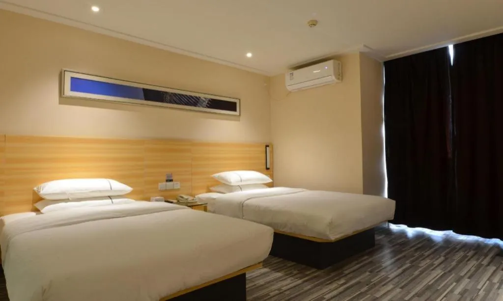 Bed in City Comfort Inn Wuhan Qingshan Jianshi Qingyiju Metro Station