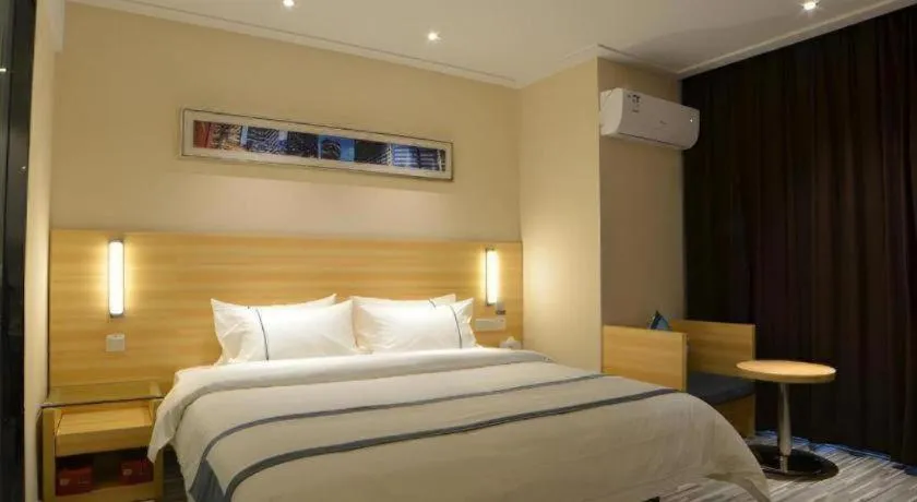 Bed in City Comfort Inn Wuhan Qingshan Jianshi Qingyiju Metro Station