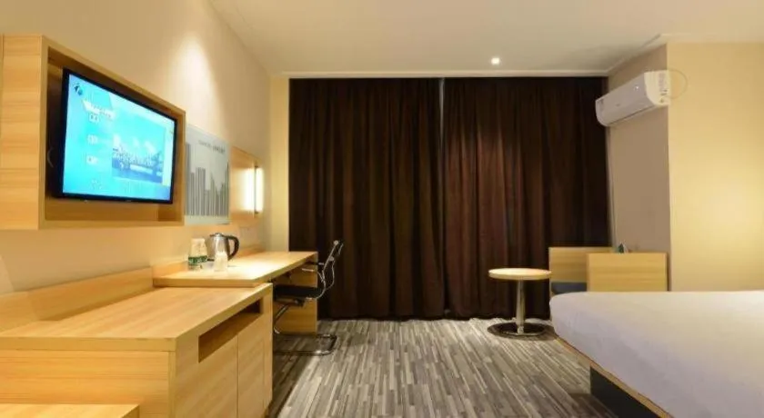 Bed in City Comfort Inn Wuhan Qingshan Jianshi Qingyiju Metro Station