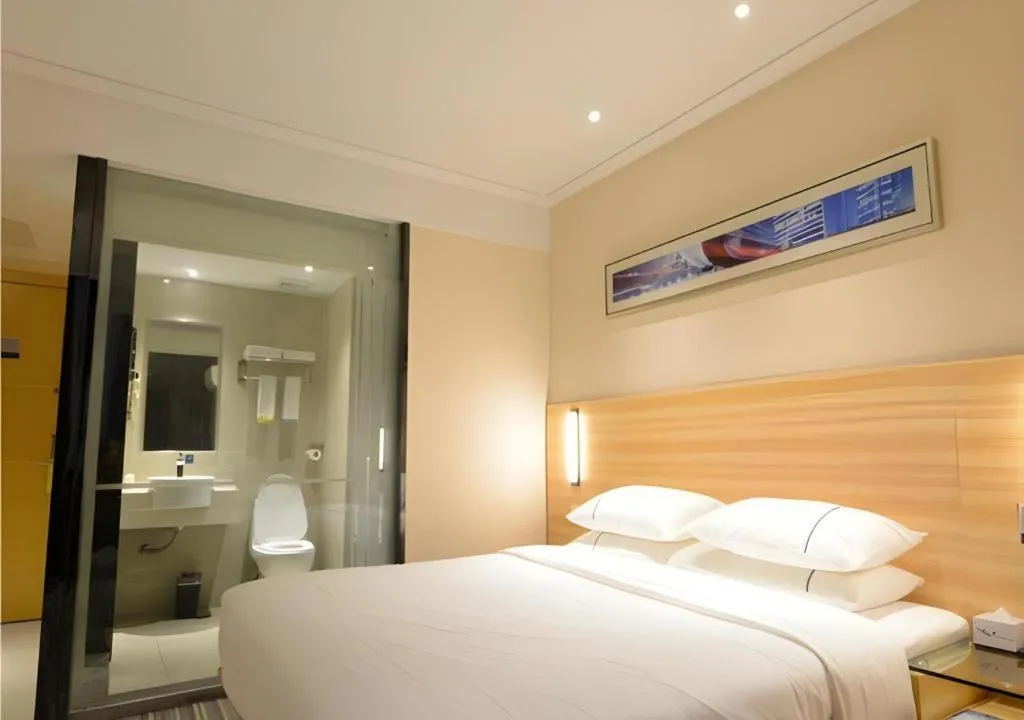 Bed in City Comfort Inn Wuhan Qingshan Jianshi Qingyiju Metro Station