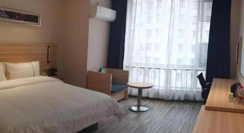 Bed in City Comfort Inn Wuhan Qingshan Jianshi Qingyiju Metro Station