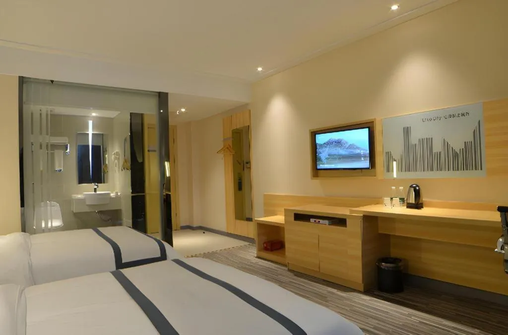 Bed in City Comfort Inn Wuhan Qingshan Jianshi Qingyiju Metro Station