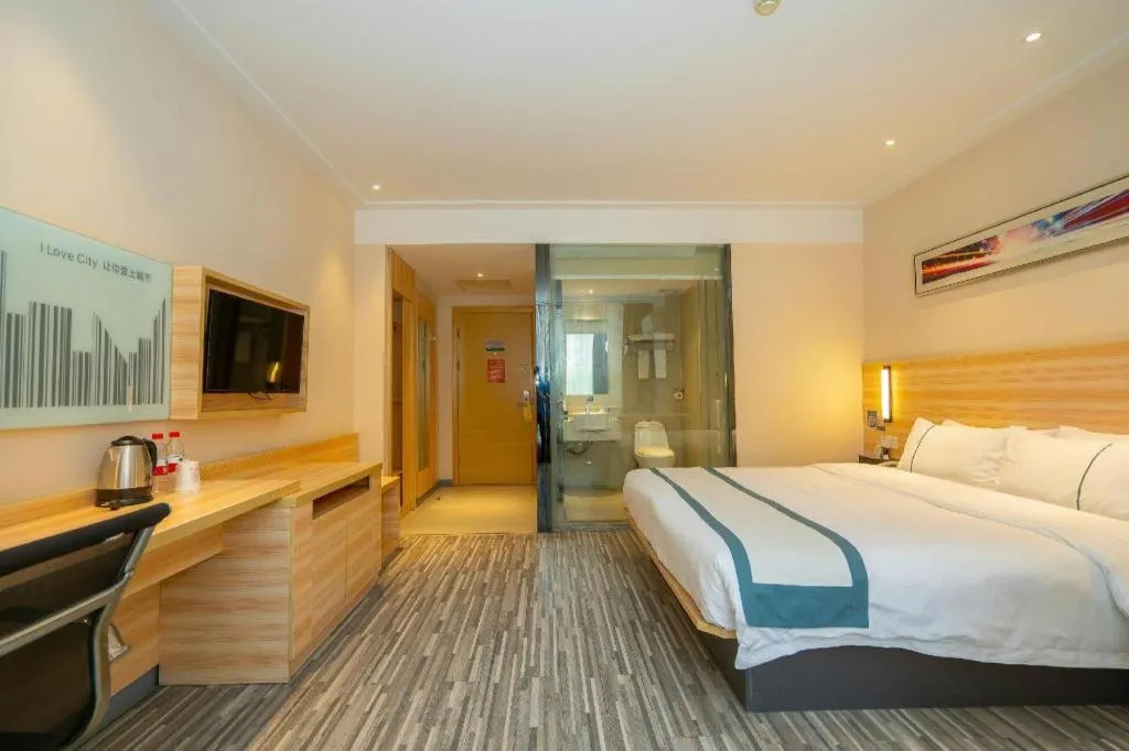 Bed in City Comfort Inn Wuhan Qingshan Jianshi Qingyiju Metro Station