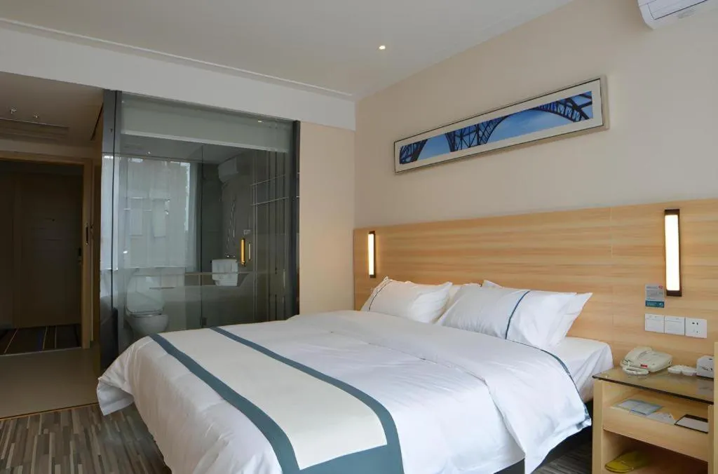 Bed in City Comfort Inn Wuhan Qingshan Jianshi Qingyiju Metro Station