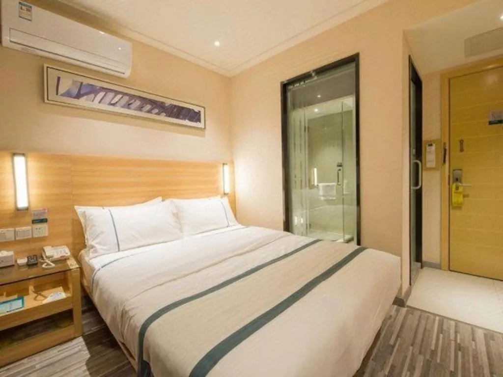 Bed in City Comfort Inn Wuhan Qingshan Jianshi Qingyiju Metro Station